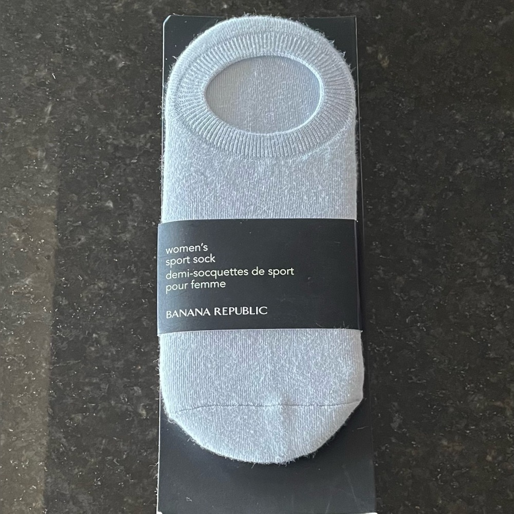 “Banana Republic” (early 2000’s) Pale Blue Padded Sport Socks - 2/$15 🤩